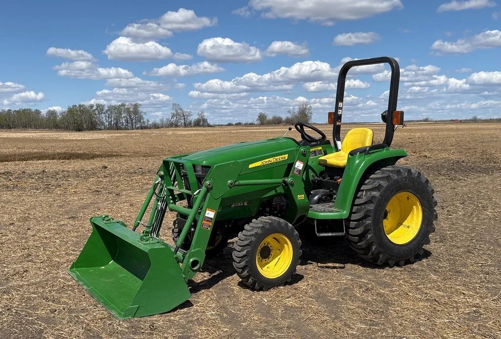 2012 John Deere 3032E 4WD Utility Tractor
