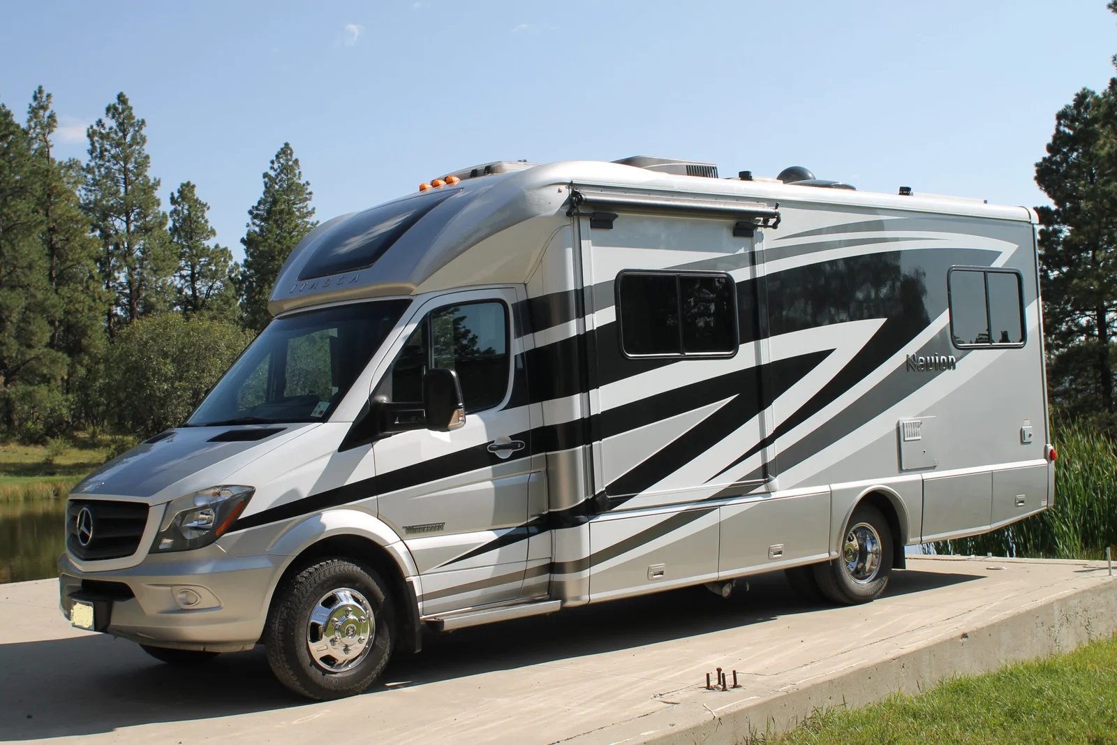 2015 Winnebago Itasca Navion 24G – Class C Diesel Motorhome